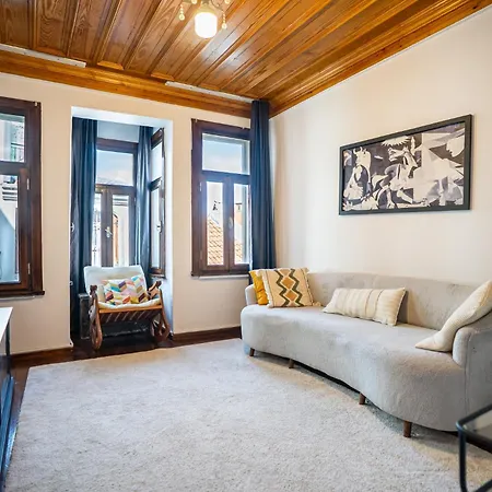 Historic Luetfi Pasha House In Balat 2br Semesterbostad Istanbul