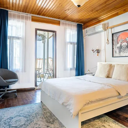 Historic Luetfi Pasha House In Balat 2br Semesterbostad Istanbul