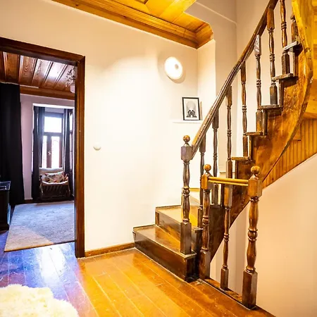 Historic Luetfi Pasha House In Balat 2br Istanbul
