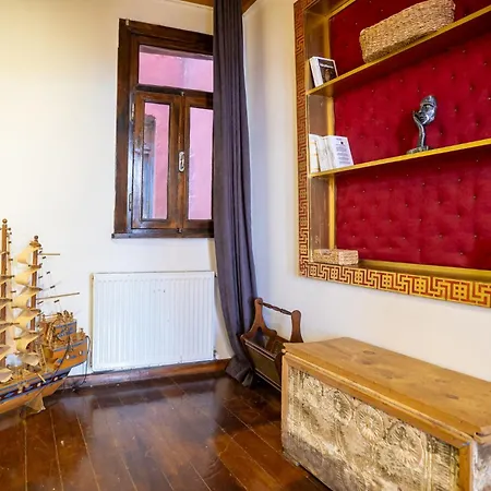 Historic Luetfi Pasha House In Balat 2br Istanbul