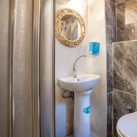 Historic Luetfi Pasha House In Balat 2br