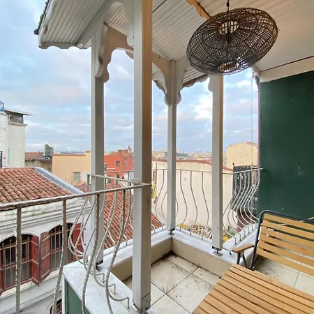 Historic Luetfi Pasha House In Balat 2br *