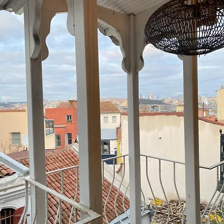 Historic Luetfi Pasha House In Balat 2br Istanbul